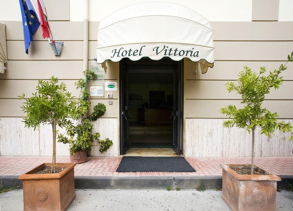 Hotel Vittoria Sapri Bagian luar foto